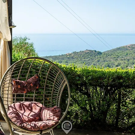 Estay - The Summit House - Eden Rock *